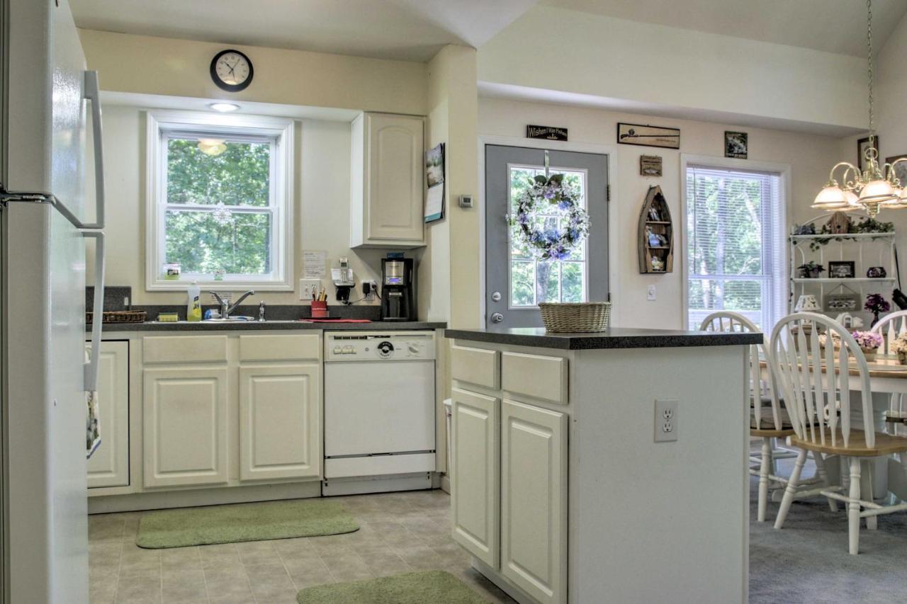 Spacious Home With Deck, Grill And Delaware River View Callicoon Bagian luar foto